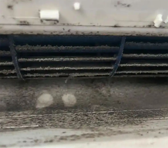 康乐空调吹的风有股烧焦味是怎么回事